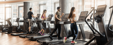people using treadmils in the gym