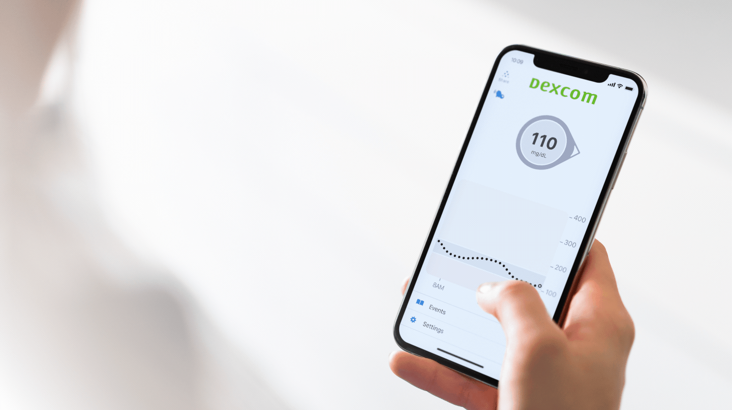 Animated image of phone showing glucose readings on changing on the Dexcom CGM App